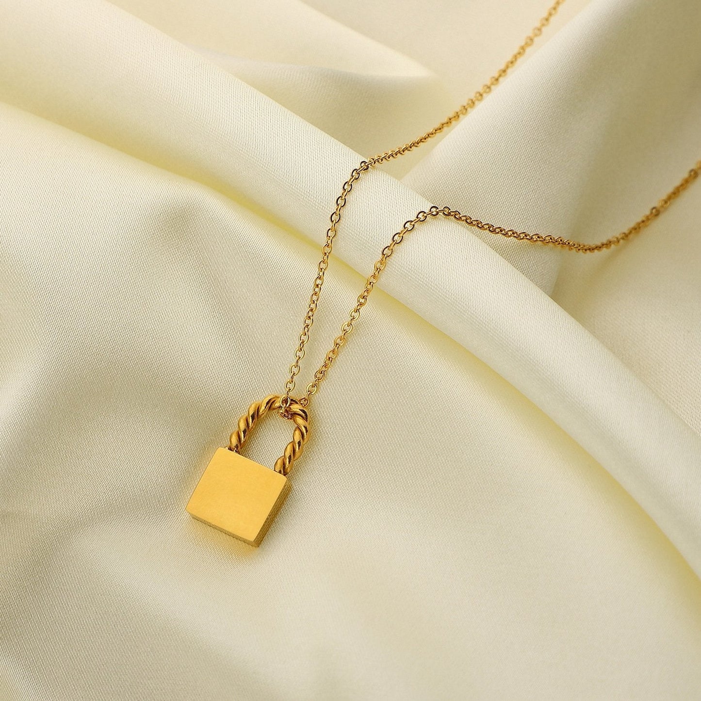 Gilded Garland Choker
