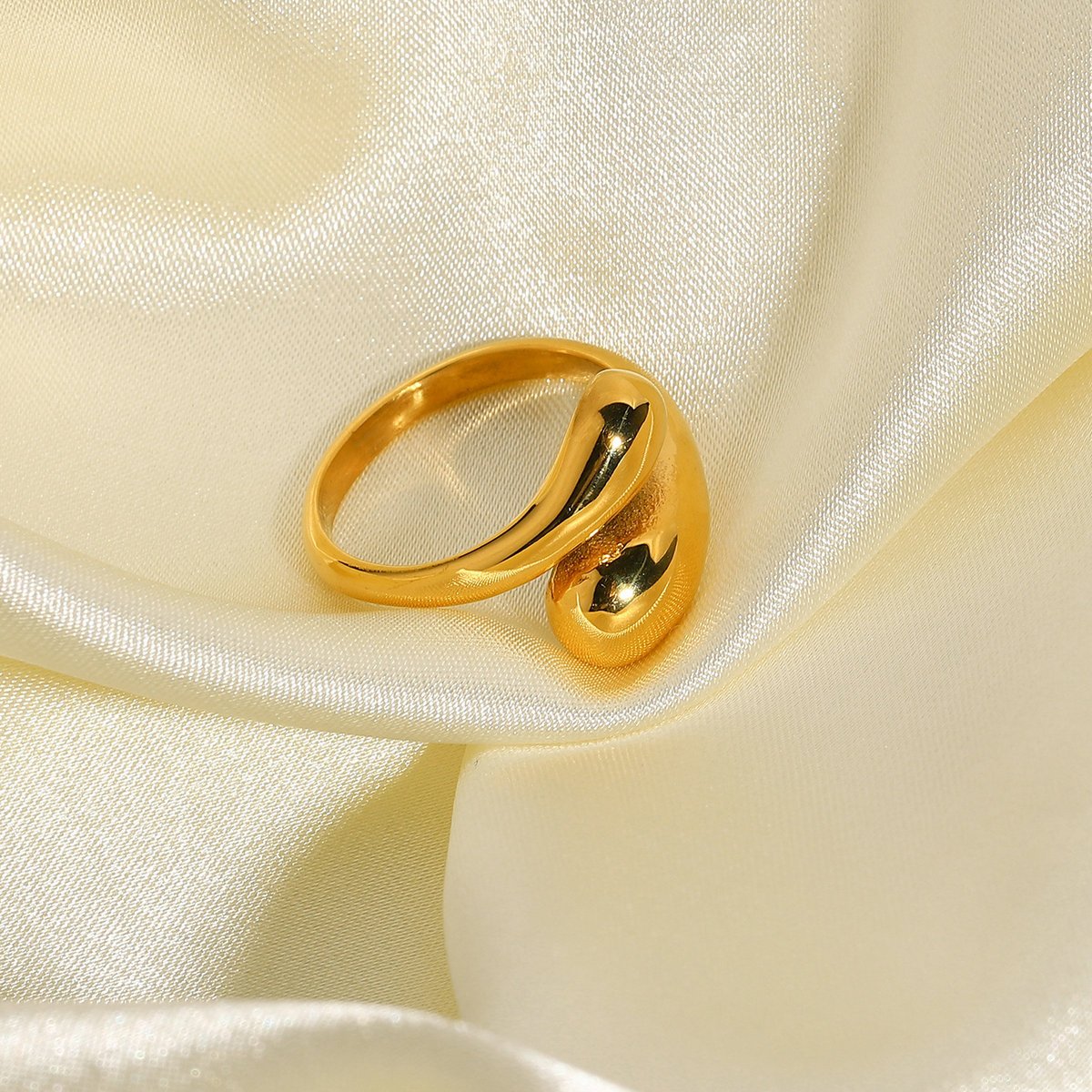 Velvet Aurora Ring