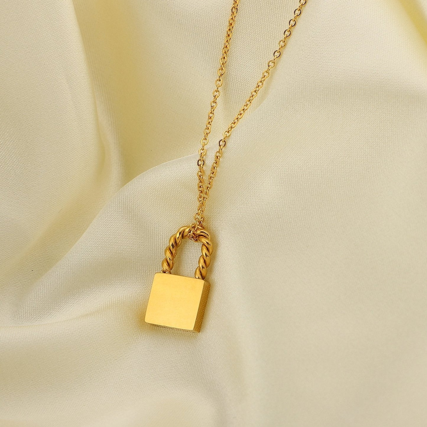 Gilded Garland Choker